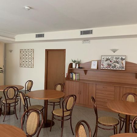 蒂凡尼酒店 里米尼 外观 照片